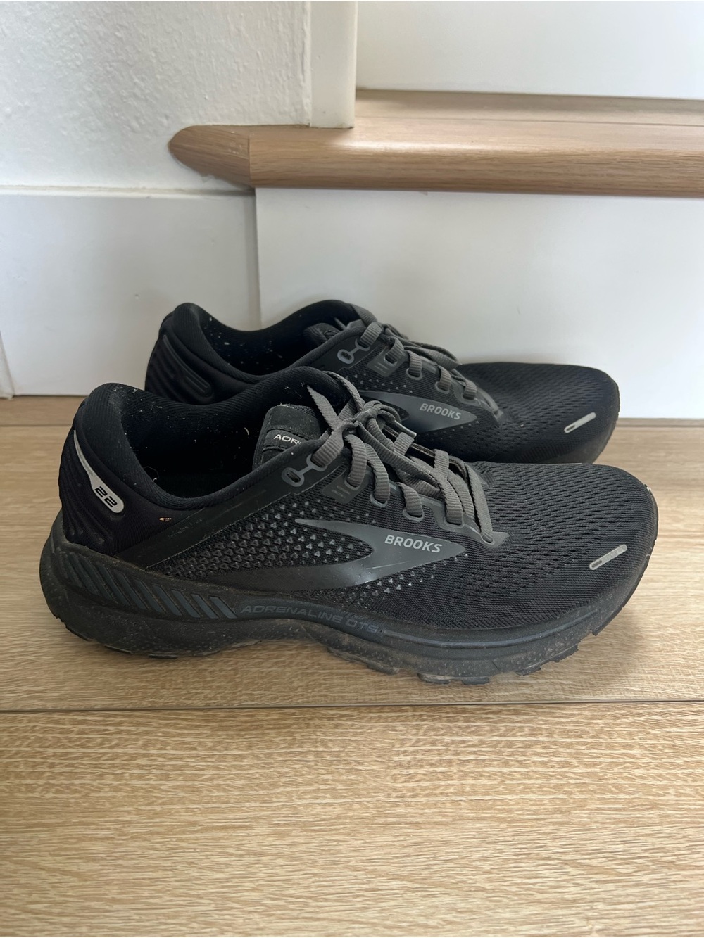 Brooks Black Women’s Running Shoes - Adrenaline GTS 22 size 9 wide